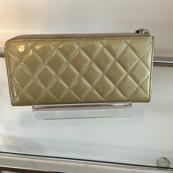 BLACK FRIDAY GIVEAWAY! Chanel Patent Leather Quilted Champagne Wallet - Picture 4 of 16